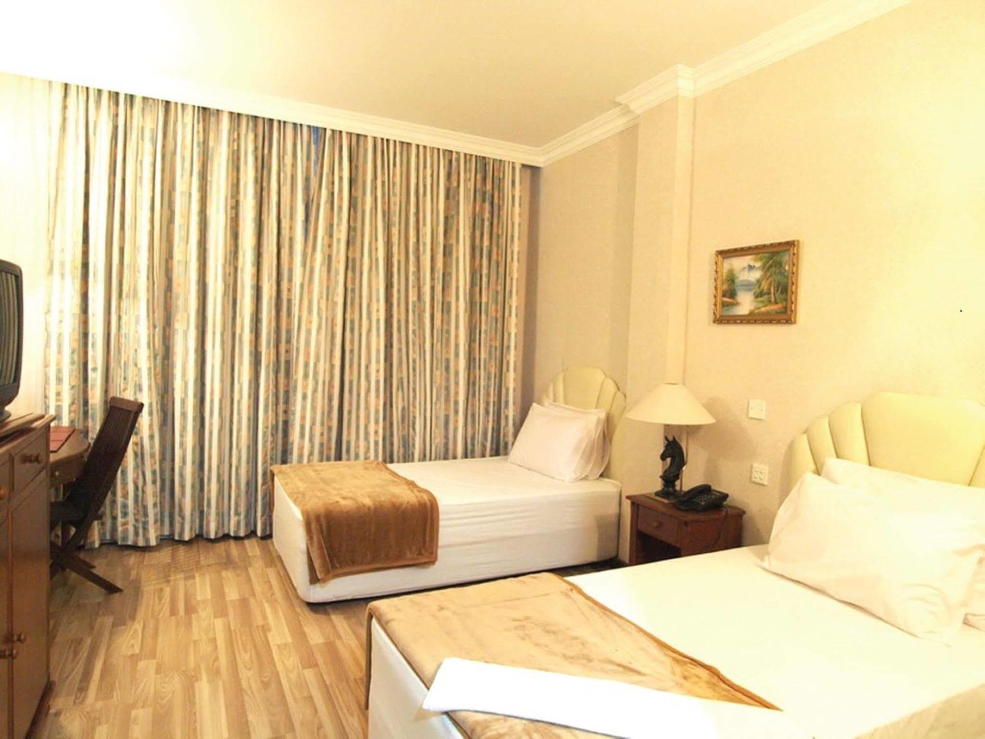 Jeruton Hotel Kampong Jerudong Extérieur photo